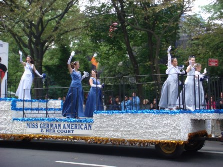 20070915-steuben-parade-09-miss-german-american.jpg
