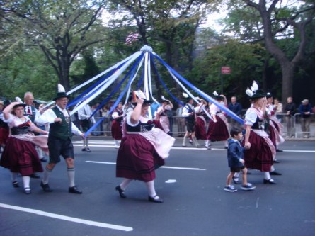 20070915-steuben-parade-15-maypole.jpg