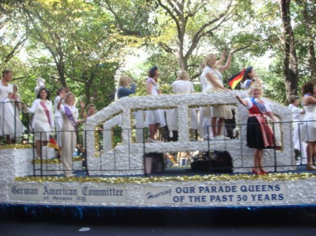 20070915-steuben-parade-16-queens.jpg