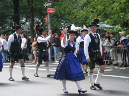 20070915-steuben-parade-43-leiderhosen.jpg