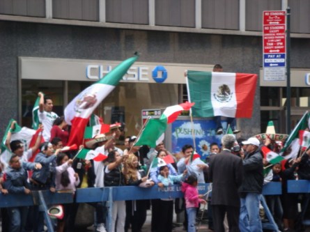 20070916-mexican-day-parade-02-crowd.jpg