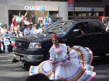 20070916-mexican-day-parade-15-dancer.jpg