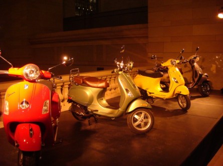 20070929-grand-central-01-vespas.jpg