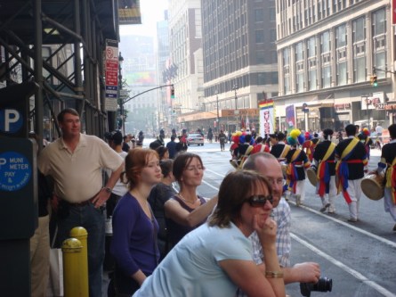 20071006-korean-parade-06-watching-the-parade.jpg