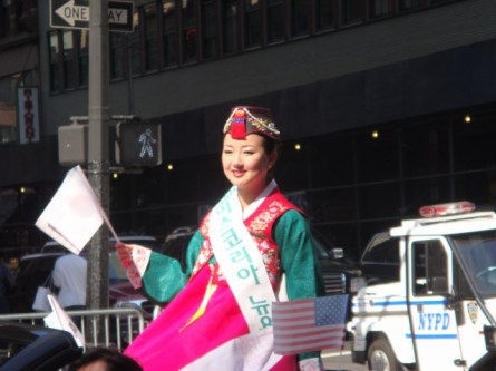 20071006-korean-parade-28-traditional-dress.jpg