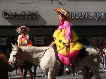 20071006-korean-parade-34-korean-horsewomen.jpg