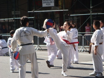 20071006-korean-parade-35-martial-arts-demonstration.jpg