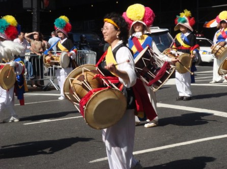 20071006-korean-parade-37-colorful-drummers.jpg