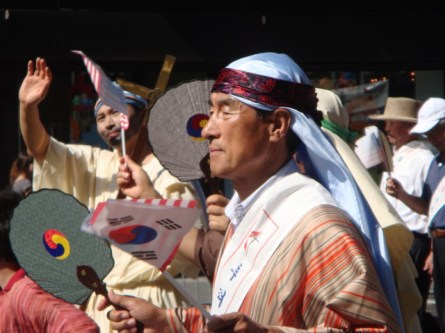 20071006-korean-parade-46-traditional.jpg