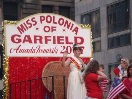 20071007-pulaski-parade-58-miss-polonia-of-garfield-amada-konarski.jpg