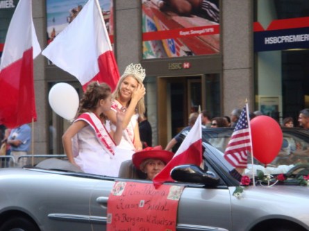 20071007-pulaski-parade-63-miss-polonia-of-south-bergen-west-hudson-kasia-sudol-and-junion-miss-alexandra-cison.jpg