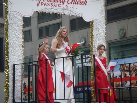 20071007-pulaski-parade-82-miss-polonia-of-holy-rosary-church-passaic-monica-mynaryk.jpg