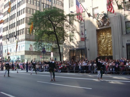 20071008-columbus-day-parade-22-flag-throwers.jpg