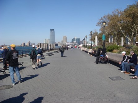 20071013-battery-park-07-walkway-at-southern-tip.jpg