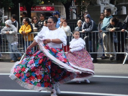 20071014-hispanic-columbus-day-57-dancers.jpg