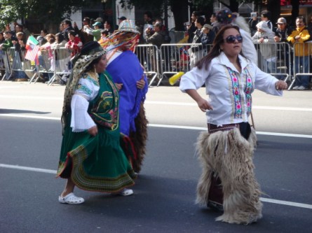 20071014-hispanic-columbus-day-60-ecuadorian-dancers.jpg