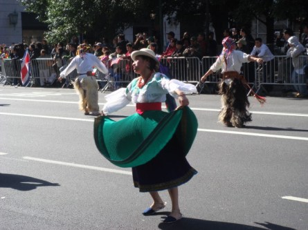 20071014-hispanic-columbus-day-66-dancers.jpg