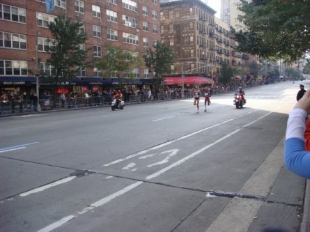 20071104-ny-marathon-23-first-runners.jpg