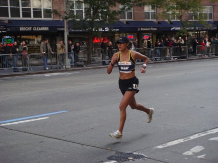 20071104-ny-marathon-33-woman-runner-begay.jpg