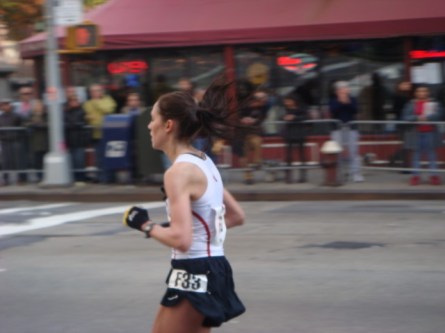 20071104-ny-marathon-39-woman-runner-with-bouncing-hair.jpg