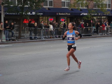 20071104-ny-marathon-40-woman-runner-eap.jpg