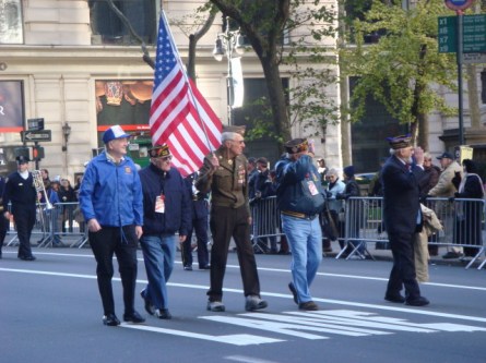 20071111-veterans-day-parade-11-ww2-marchers.jpg