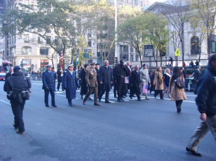 20071111-veterans-day-parade-12-dignitaries.jpg