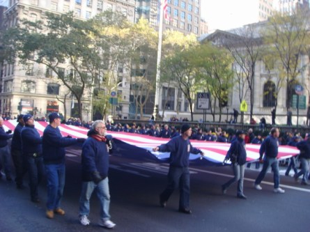 20071111-veterans-day-parade-14-wtc-marchers-with-giant-flag.jpg