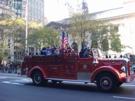 20071111-veterans-day-parade-17-vintage-firetruck-with-vets.jpg