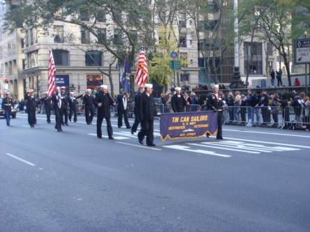 20071111-veterans-day-parade-32-tin-can-sailors.jpg