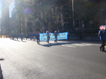 20071111-veterans-day-parade-82-falun-dafa.jpg