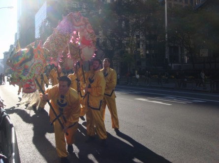 20071111-veterans-day-parade-84-dragon-dancers.jpg