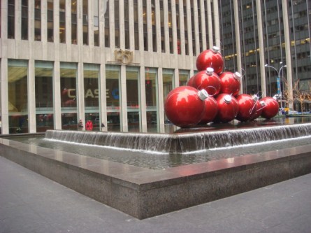 071209-christmas-decorations-at-chase-bank-01.jpg