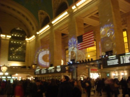 071209-grand-central-kaleidoscope-07-walls-begin-to-light-up.jpg