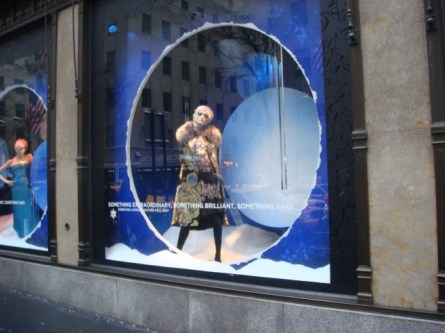 20071202-saks-christmas-display-02-window.jpg
