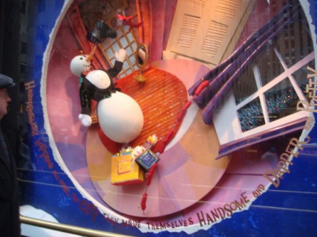 20071202-saks-christmas-display-04-window.jpg