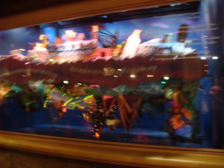 20071220-macys-window-03-santa-eye-view-during-whirl.jpg