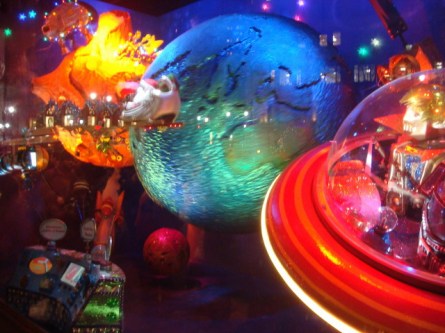 20071220-macys-window-06-outer-space.jpg