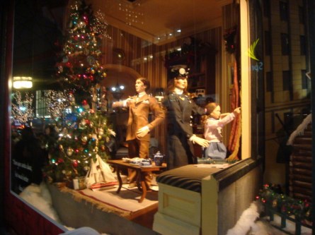 20071220-macys-window-15-miracle-on-34th-parade-watching.jpg