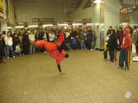 20071230-break-dancers-02.jpg