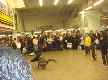 20071230-break-dancers-03.jpg
