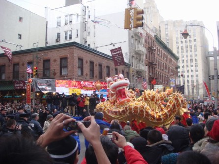 20080210-chinatown-parade-19-cool-dragon-04.jpg